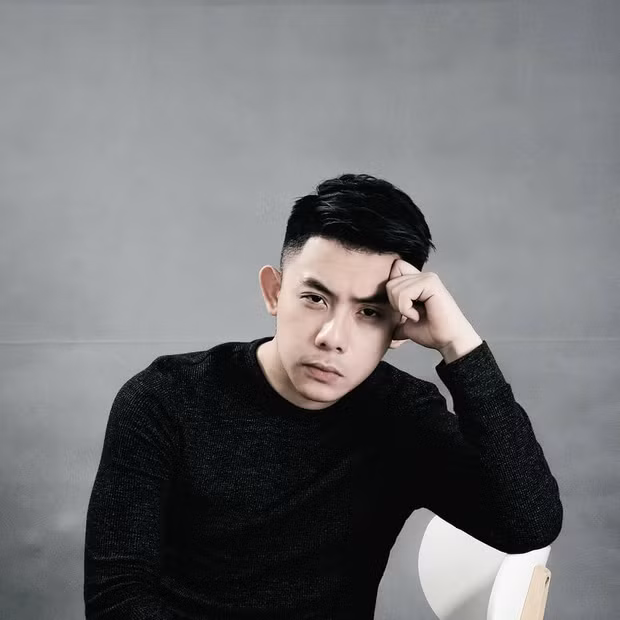 Tập 9 mùa 3 Người ấy là ai giới thiệu đến khán giả một "cực phẩm" mới mang tên Tống Đông Khuê. Anh hiện hiện giữ vị trí CEO của một công ty truyền thông, kiêm founder của một nhà hàng - quán bar sang trọng.