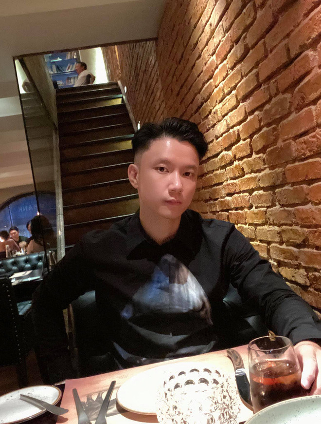 Chẳng những điển trai, tài giỏi mà Trực Nguyễn còn có gu ăn mặc thời thượng nên anh luôn được cánh chị em dòm ngó.