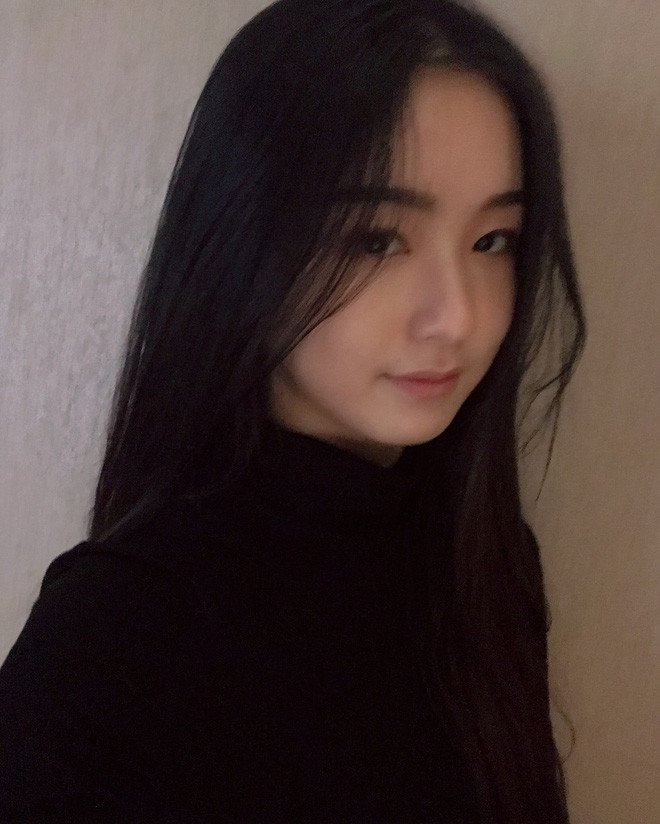 Hình ảnh của cô được nhiều người ví như nữ chính trong các bộ phim học đường.