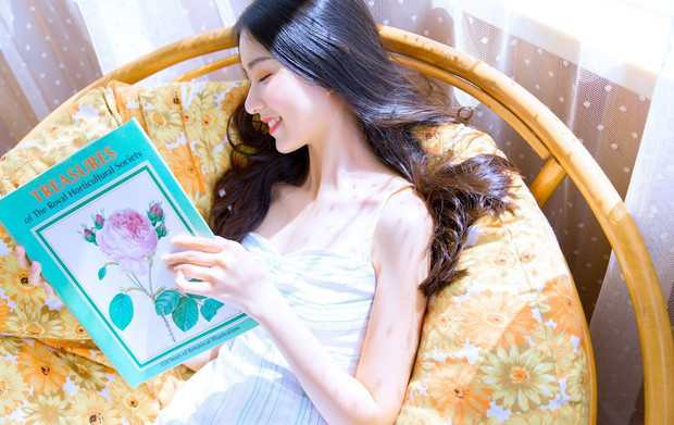 Không sở hữu vẻ ngoài quá xuất sắc như nhiều hot girl khác, nhưng Hồ Hiểu vẫn là cái tên được dân mạng Trung Quốc yêu thích.