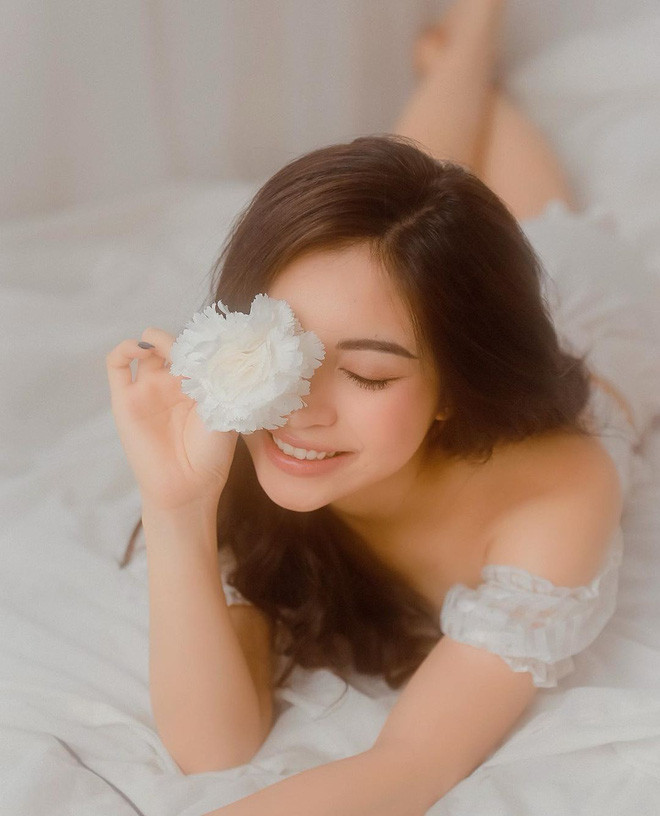 Nhật Lê từng tiết lộ cô hẹn hò với Quang Hải khi mới 17 tuổi, khi cái tên này chưa nổi tiếng và có sức ảnh hưởng như bây giờ. Tiếc rằng mối tình này không đi được tới cái kết hoàn mỹ như nhiều người mong muốn.