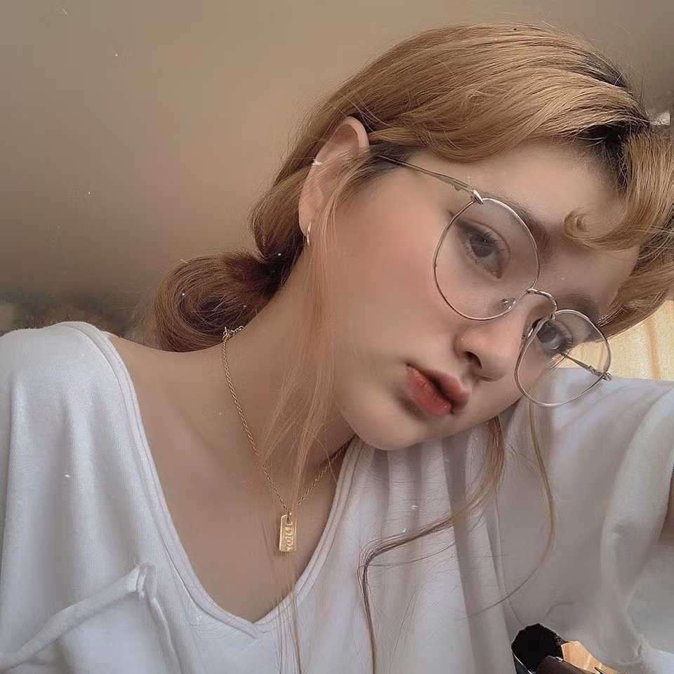 Hot girl cuốn hút người nhìn với nhan sắc lai Tây, Mỹ Linh hiện là một người mẫu ảnh cực hot, trang cá nhân của cô nàng có hơn 30 ngàn người theo dõi.