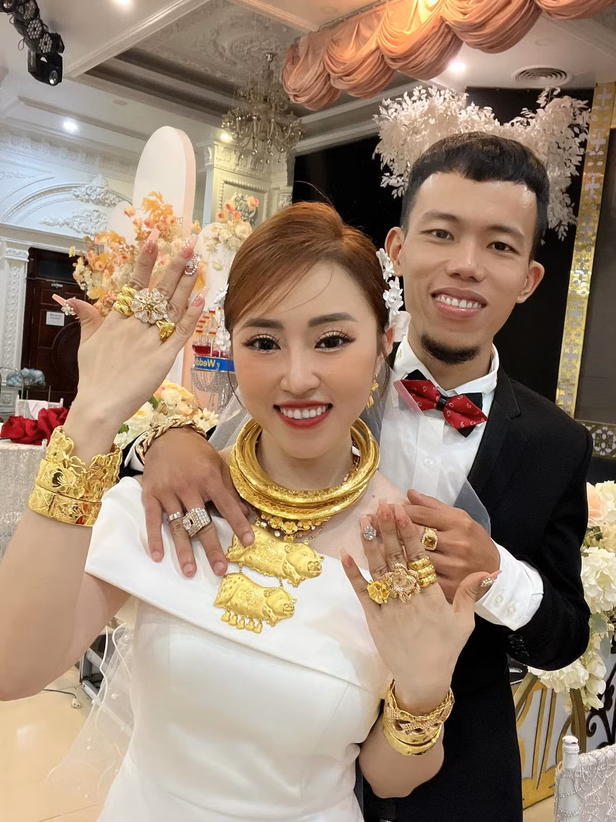 Được biết, nàng dâu đó là Đặng Kiều Duyên (1992, Vĩnh Long) hiện đang là chủ tiệm bánh tráng nức tiếng vùng sông nước, có cả chi nhánh tại Nhật Bản và Mỹ.