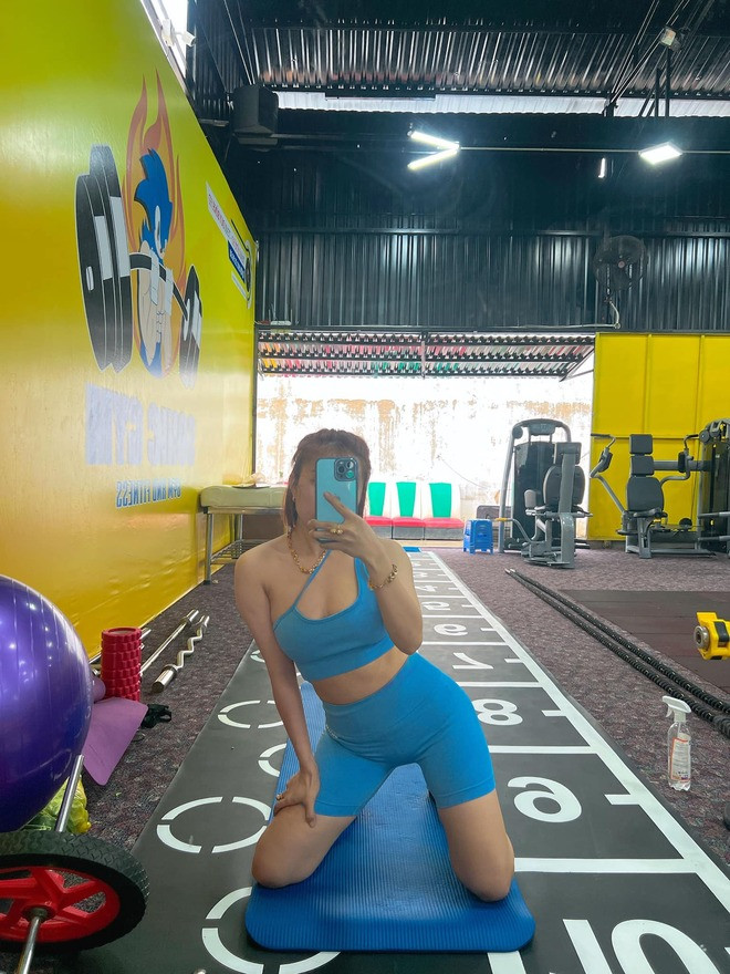 Để giữ được vóc dáng như hiện tại, cô nàng cũng rất chịu khó tập luyện, giữ chế độ ăn uống hợp lý.