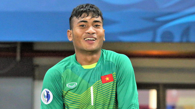 Sinh năm 2001, thủ môn Y Eli Niê được người hâm mộ gọi yêu là "bé út".