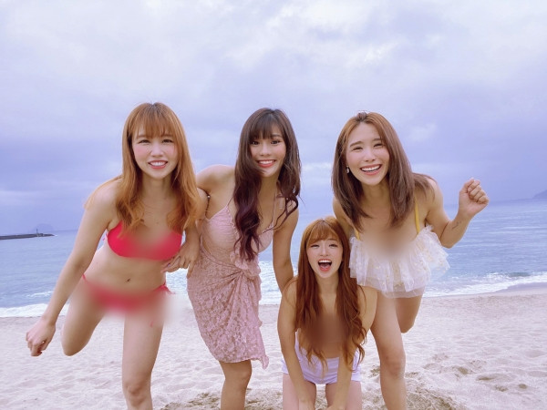 Chứng kiến màn "gậy ông đập lưng ông" của những cô nàng nghiện sống ảo này, dân mạng chỉ biết lắc đầu ngao ngán.