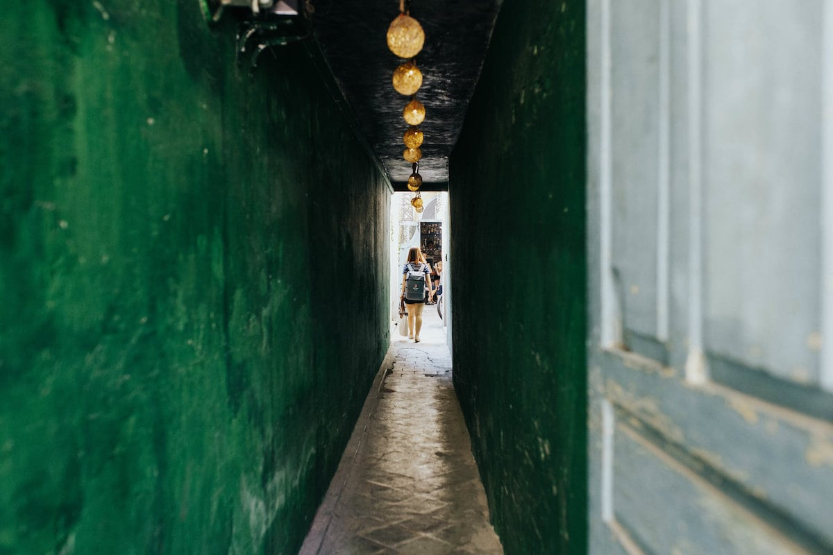 Nằm sâu trong ngõ nhỏ, Circle Coffee là góc "trốn đời" hoàn hảo cho những tâm hồn yêu Hà Nội an yên ngày xưa.