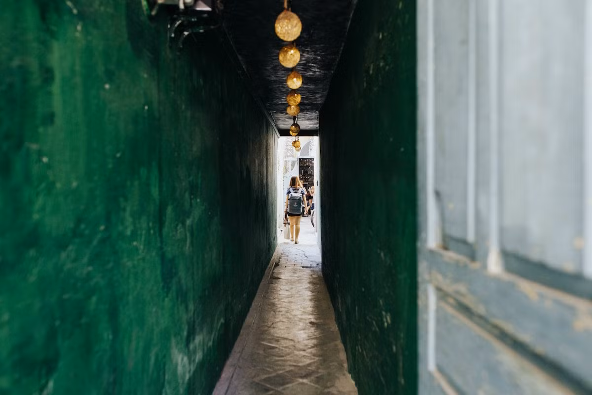 Nằm sâu trong ngõ nhỏ, Circle Coffee là góc "trốn đời" hoàn hảo cho những tâm hồn yêu Hà Nội an yên ngày xưa.