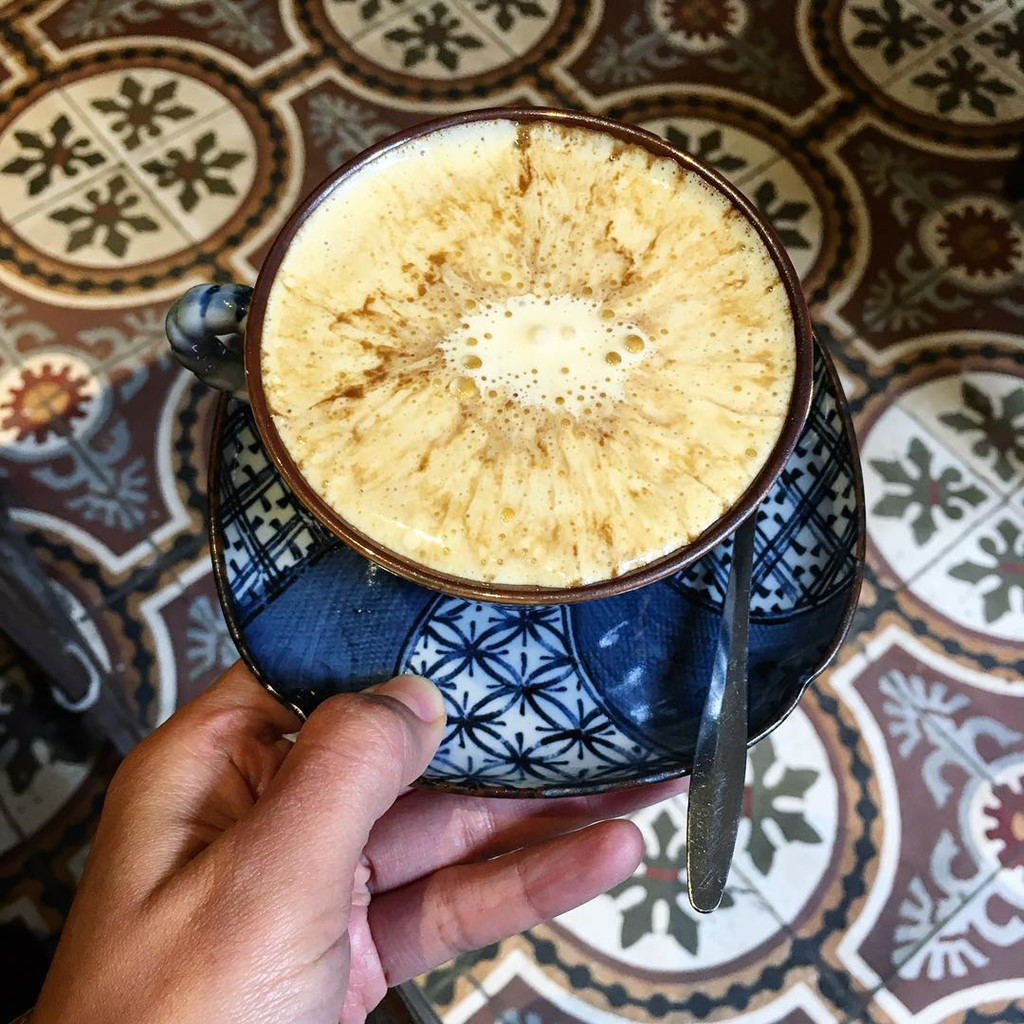 Với mức giá phải chăng, cafe trứng và các loại trà là đồ uống được ưa chuộng tại Loading T.