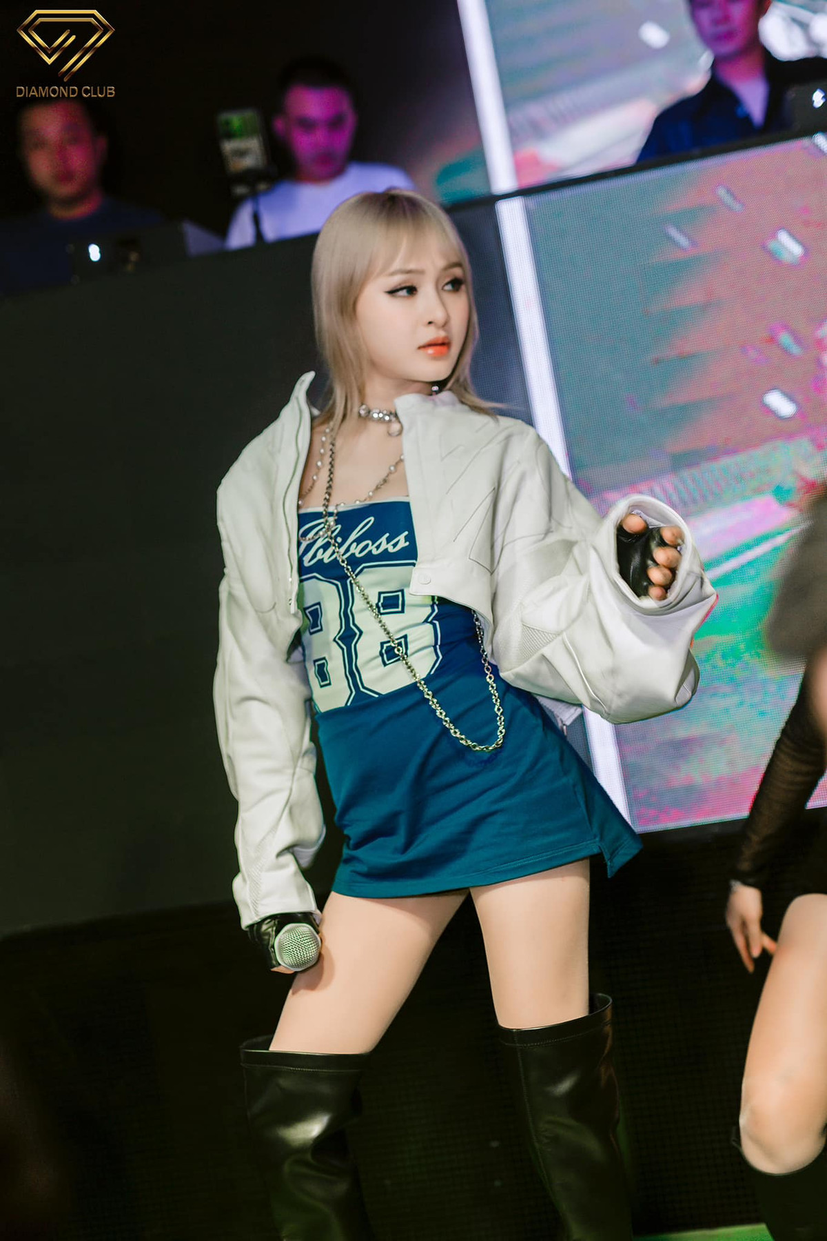 Hiện tại, cô nàng cũng ít xuất hiện ở các sự kiện, những hình ảnh cập nhật trên trang cá nhân thường là khi cô nàng đi diễn ở các quán bar, club.