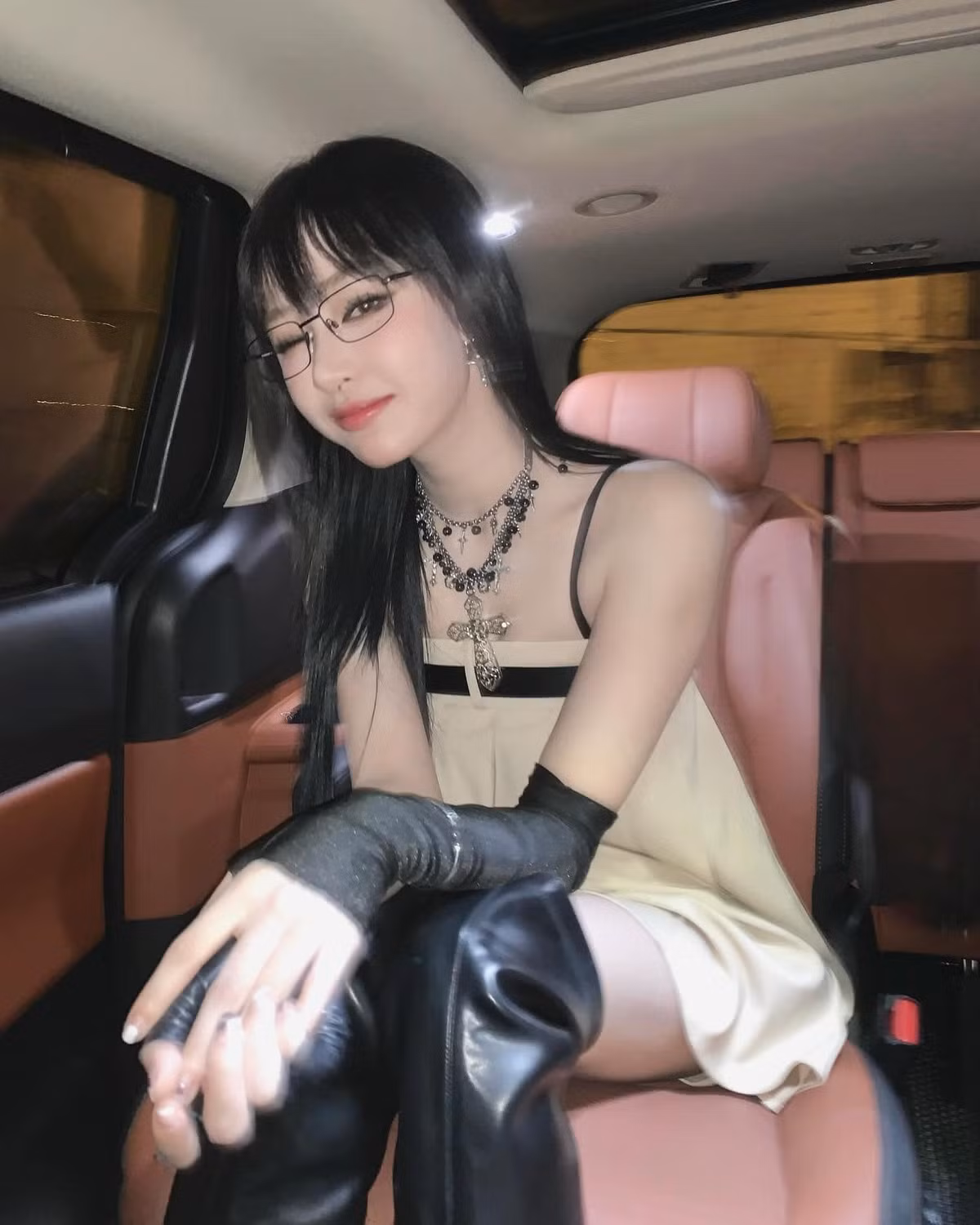 Xưa giờ vốn là người theo đuổi phong cách ăsau loạt drama tình ái, nữ ca sỹ đã trở lại với diện mạo hoàn toàn khác.