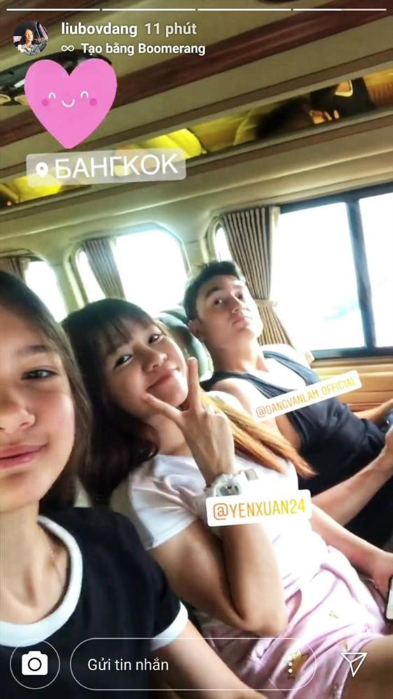 Cũng trên trang cá nhân của mình, Yến Xuân từng cho đăng tải những dòng story thể hiện mối quan hệ khá tốt với gia đình Đặng Văn Lâm, đặc biệt thân thiết với em gái út của anh là Đặng Thanh Giang.