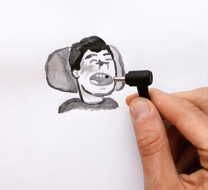 Chân tai nghe trở thành máy khoan răng.