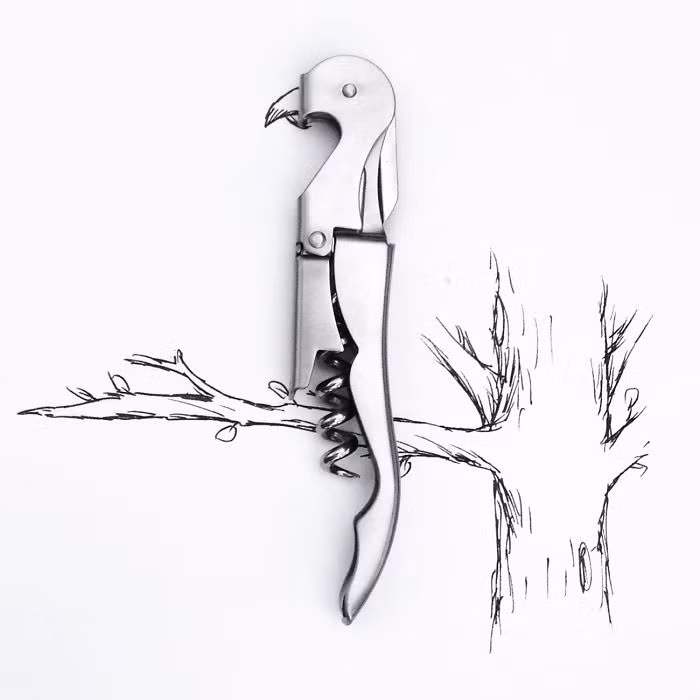 Kristian kết hợp giữa hội họa và những đồ vật thường dùng, có mặt khắp nơi xung quanh cuộc sống của mọi người. Chính điều đó khiến cho người xem ngạc nhiên thích thú.