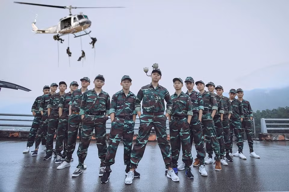 Bộ ảnh trên được chia sẻ trên mạng xã hội Facebook đã nhận được lượng tương tác lớn. Chưa đầy một ngày, bài đăng đã có hơn 40 nghìn like và lượng share chóng mặt.