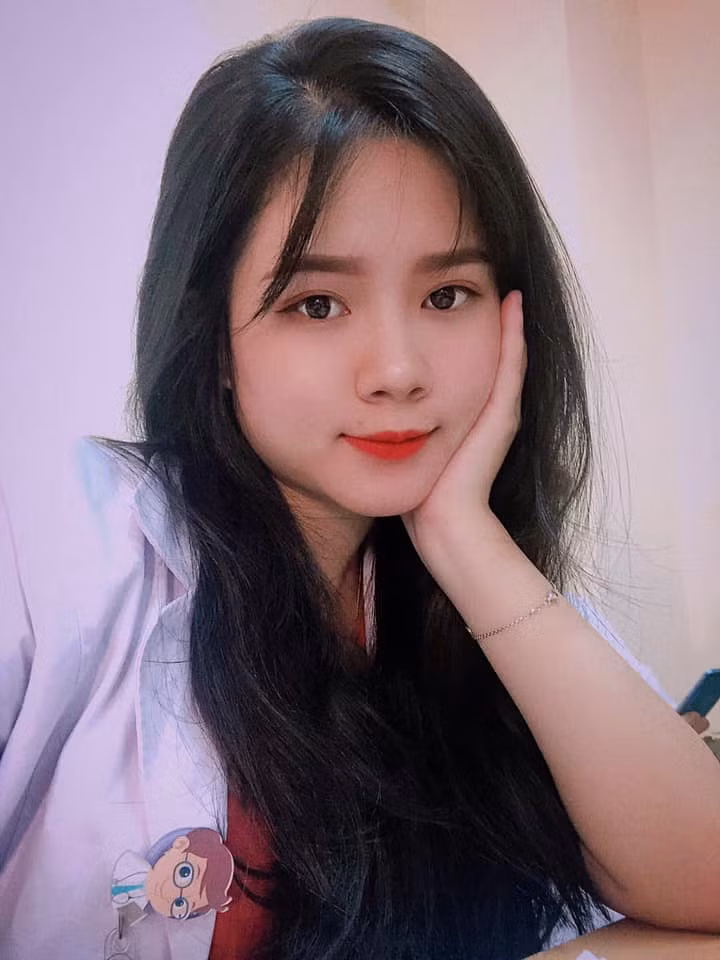 Cô sinh viên ngành Y cho hay trong khoa cũng đã có một số bạn đăng ký tự nguyện đi hỗ trợ đội ngũ y tế trong công tác chống dịch Covid-19 chứ bản thân không phải người dũng cảm duy nhất và mong mọi người cùng nhau để chống lại đại dịch của thế giới.