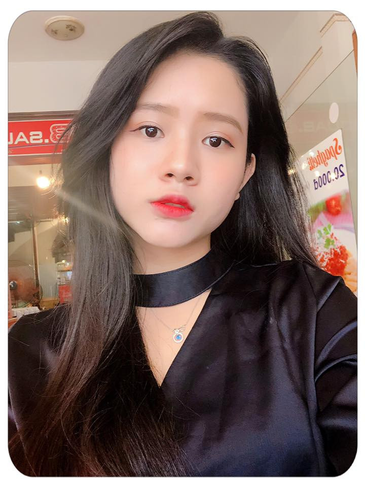 Bên cạnh lời khen về sự dũng cảm, dân mạng cũng nhận xét Thảo An sở hữu nhan sắc xinh đẹp, thu hút. Bên cạnh đó, cô nàng cũng khá rụt rè khi chia sẻ mong muốn thầm lặng cống hiến, không muốn sự việc trở nên ồn ào và thậm chí rằng sợ bị mọi người nói là tranh thủ đánh bóng tên tuổi.