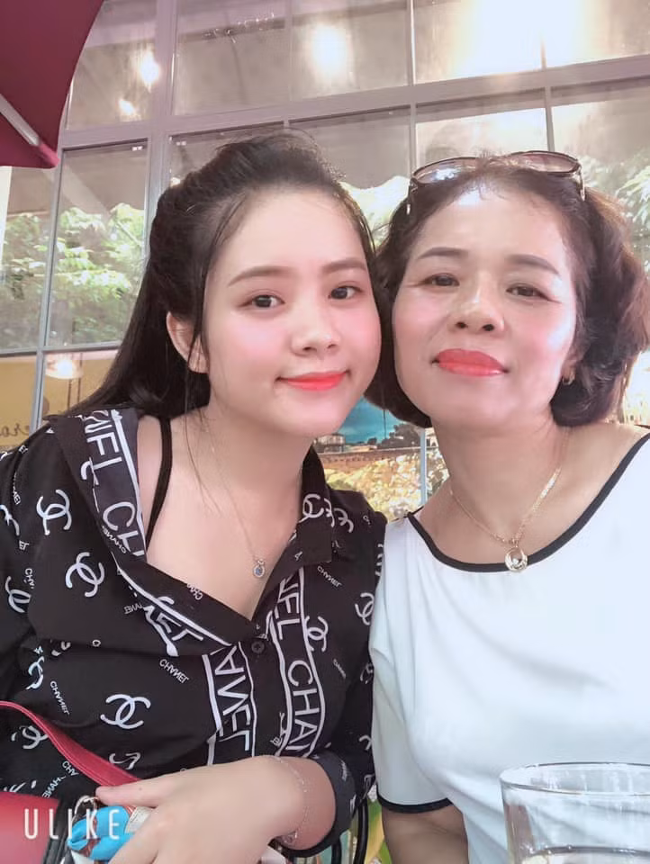 "Con đã quyết định như vậy tôi cũng đành thuận theo. Tôi cũng đã ra chỉ thị cho con, nếu đã quyết tâm đi thì nhất định phải giữ sức khỏe, không để bị nhiễm virus" - Cô Nguyễn Luyến, mẹ của Thảo An chia sẻ.