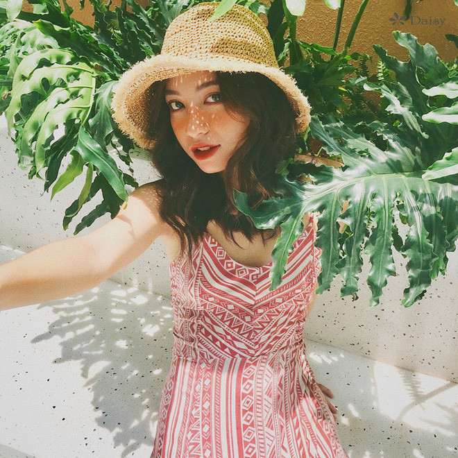 Được biết, nữ sinh khiến CĐM xôn xao có tên là Vũ Thùy Linh đến từ phố núi Pleiku, Gia Lai, hiện là sinh viên năm ba ngành Luật của trường ĐH Luật Hà Nội.