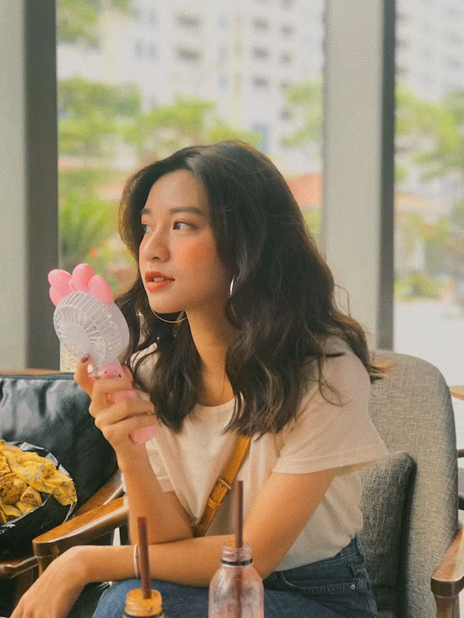 Thùy Linh yêu thích công việc luật sư từ bé nên từ lúc đăng ký nguyện vọng, nữ sinh trường Luật đã không ngại ngần viết luôn ĐH Luật lên hàng đầu.