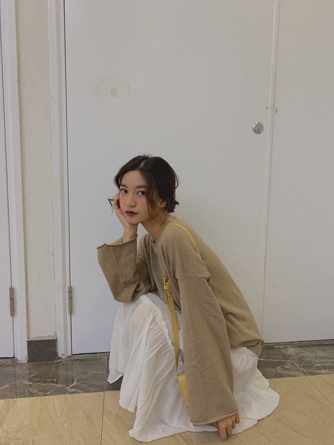 Do thời gian bận rộn và thấy bản thân nhiều thiếu xót nên dù được nhiều người yêu thích nhưng hot girl ĐH Luật Hà Nội đang tạm thời ngừng lại công việc viết sách.