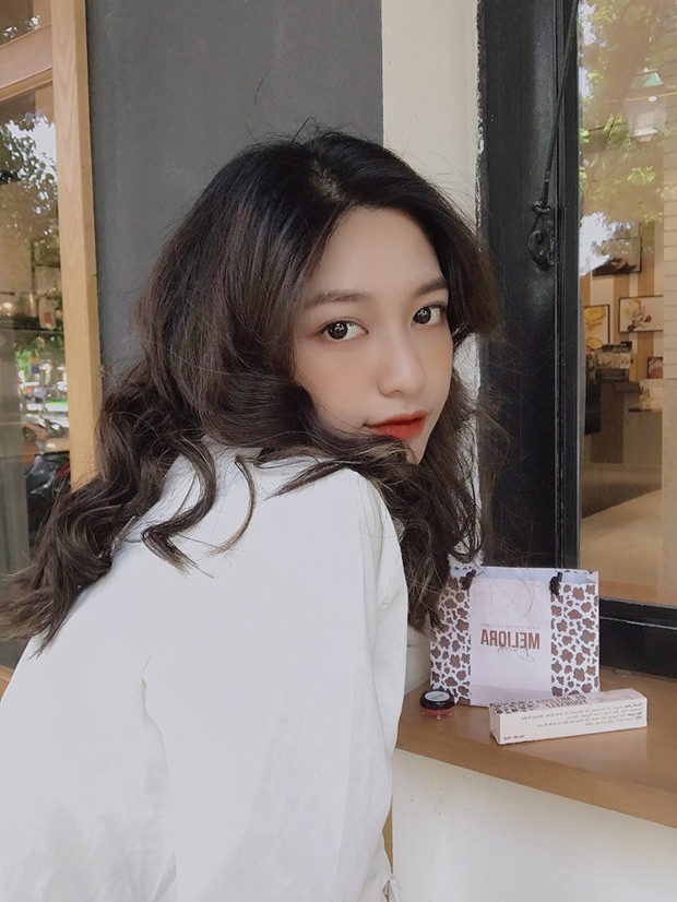 Nu sinh truong Luat trong truyen thuyet vua xinh con tai nang