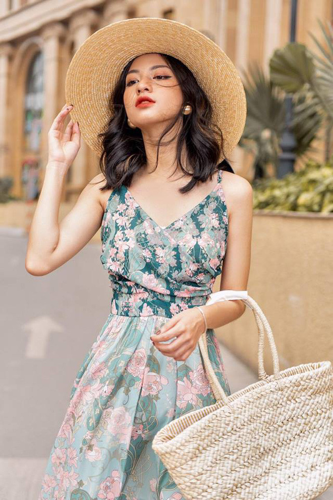 Girl xinh phố núi có phong cách ăn mặc nữ tính nhưng cũng không kém phần hiện đại, thu hút.