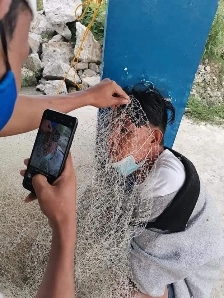 Ừ thì dùng lưới đánh cá để chụp ảnh "nghệ thuật" hơn.