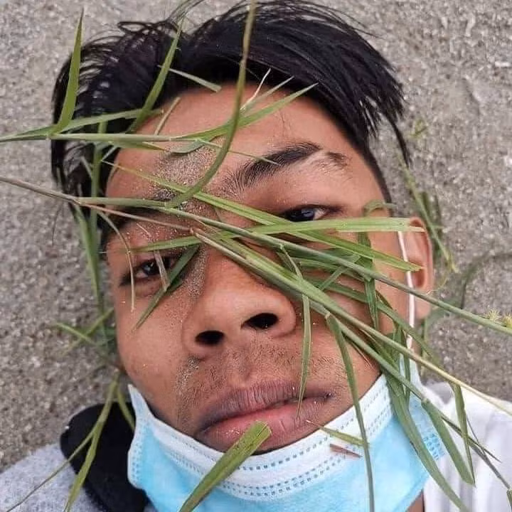 Thế nhưng kết quả khiến ai cũng hú hồn, cũng là nam thần, nhưng nhiều người nhận xét là giống nam thần...kinh hơn.