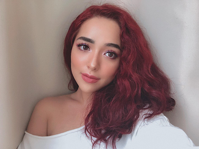 Trinh Tây (tên đầy đủ: Ozeri Yael Phương Trinh, sinh năm 1998) hiện là sinh viên ngành Ngôn ngữ Anh - trường ĐH Thăng Long.