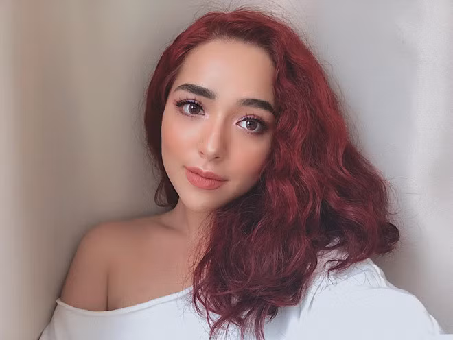 Trinh Tây (tên đầy đủ: Ozeri Yael Phương Trinh, sinh năm 1998) hiện là sinh viên ngành Ngôn ngữ Anh - trường ĐH Thăng Long.