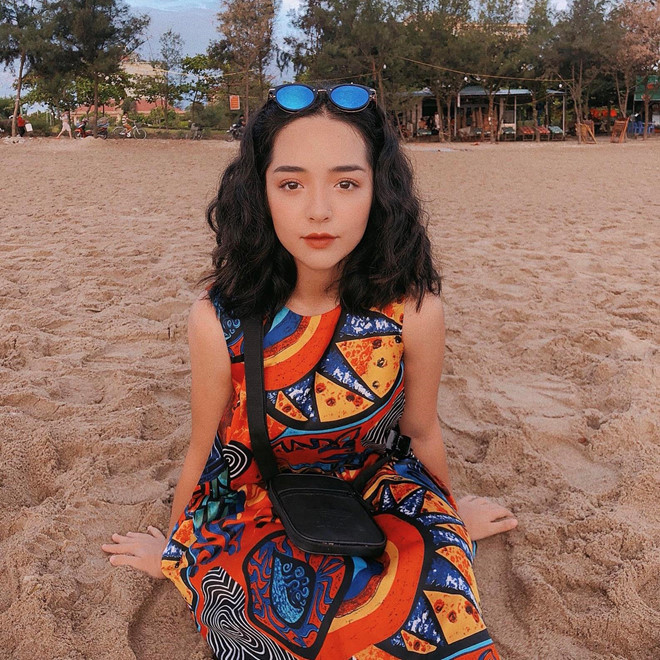 Trinh Tây từng phải giảm 15 kg để có thân hình thon thả như bây giờ. Hiện tại, 9X muốn tập trung cho việc học và ít khi tham gia các hoạt động nghệ thuật hơn so với trước đây.