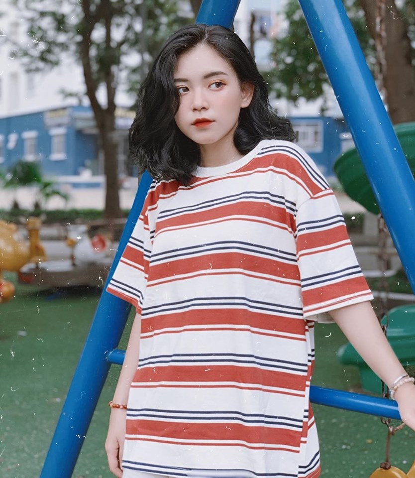 9X thường xuyên diện áo thun, quần jeans đơn giản, năng động.