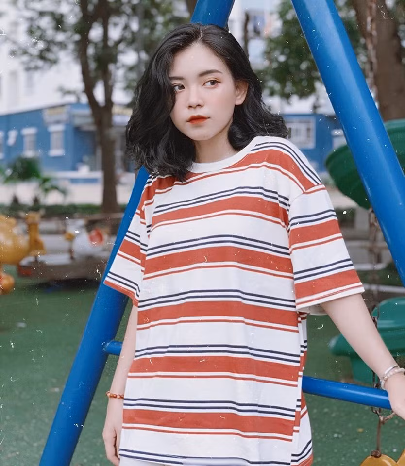 9X thường xuyên diện áo thun, quần jeans đơn giản, năng động.