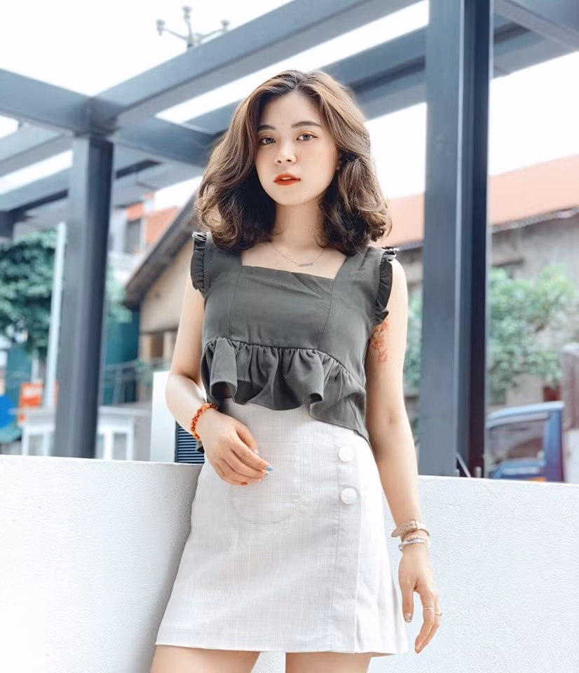 Cô là mẫu ảnh quen mặt của nhiều shop thời trang ở Hà thành. Hiện trang cá nhân của Khánh Ngọc có hơn 95.000 lượt theo dõi.