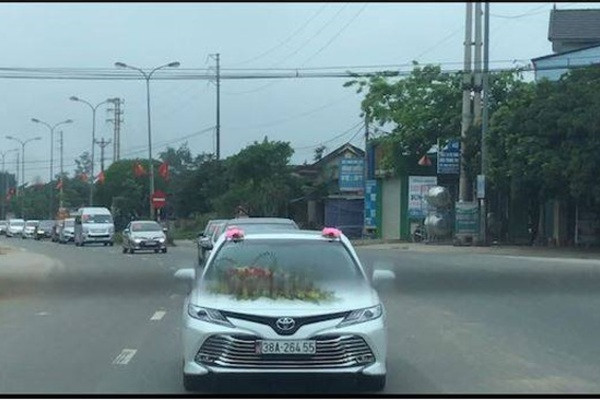 Khien trach Pho giam doc BV to chuc cuoi con gay bat binh giua mua dich COVID-19