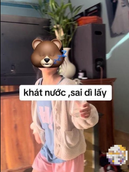 Khát nước cũng có thể sai dì lấy.