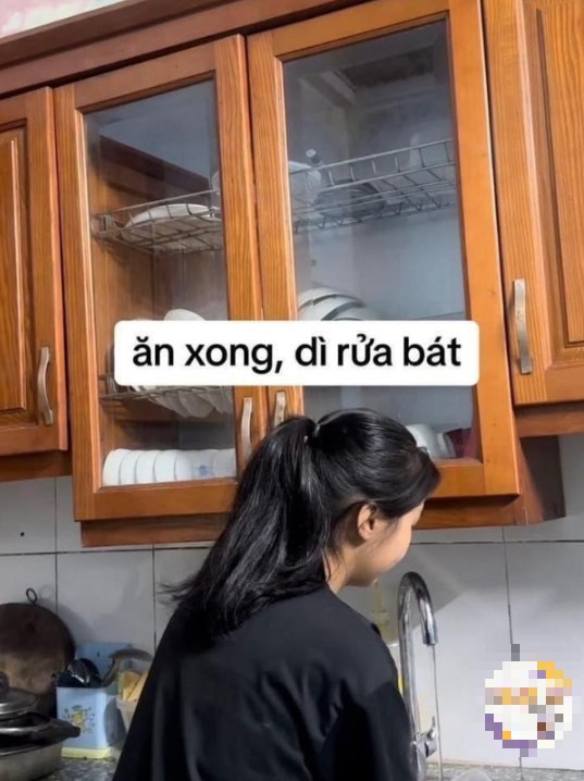 Ăn xong có dì rửa bát.