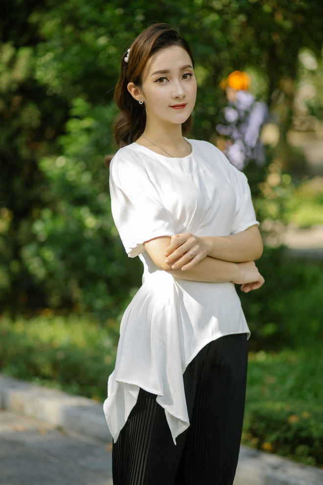 Nhưng qua tìm hiểu, Như bắt đầu nhận ra theo đuổi nghệ thuật rất cần có tài năng thực sự, chỉ năng khiếu thôi là chưa đủ, sau đó với sự góp ý từ gia đình cô bạn đã thi vào Học viện Tài chính. "Học tại một ngôi trường kinh tế, những con số có phần khô khan thì nghệ thuật nói chung, âm nhạc nói riêng giúp ích mình rất nhiều trong việc lấy lại thăng bằng mỗi khi việc học tập và công việc gia đình căng thẳng."