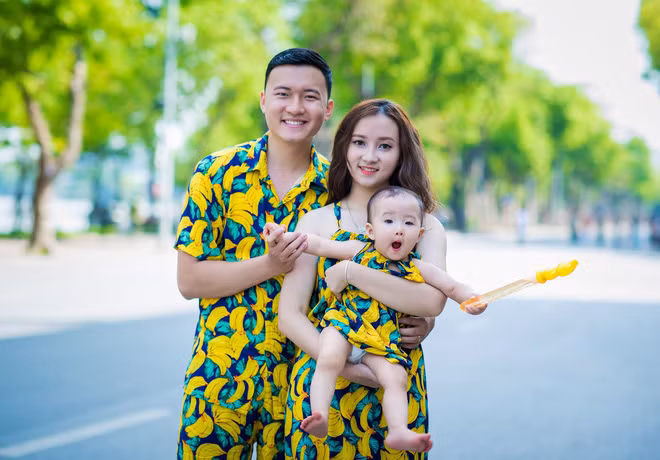 Cuộc sống hôn nhân đôi khi làm cô bạn ít đi cơ hội sinh hoạt ngoại khóa, vui chơi so với các bạn bè cùng trang lứa khác. Tuy nhiên cơ hội thăng tiến, kinh nghiệm trong sự nghiệp, học tập, cũng có phần lớn hơn vì Như đã trải qua những điều mà ai rồi cũng sẽ phải đối mặt.