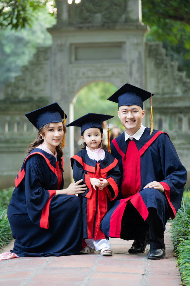 Phan Thị Quỳnh Như, sinh năm 1998, sinh viên khoa Ngân hàng - Bảo hiểm, Học viện Tài chính. Cô nàng được biết đến với thành tích học tập Tốt trong 4 năm học tại Học viện Tài chính; đạt giải "Video Ấn tượng" cuộc thi "Khoa Ngân hàng - Bảo hiểm trong tôi" do Học viện Tài chính tổ chức; tích cực trong hoạt động thiện nguyện "Đổi giấy xây nhà tình thương" của Học viện Tài chính; từng trở thành nhà tài trợ cho chương trình "Colosuss" của Khoa Chính trị học, Học viện Báo chí và Tuyên truyền.