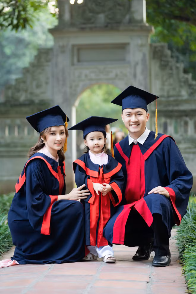 Phan Thị Quỳnh Như, sinh năm 1998, sinh viên khoa Ngân hàng - Bảo hiểm, Học viện Tài chính. Cô nàng được biết đến với thành tích học tập Tốt trong 4 năm học tại Học viện Tài chính; đạt giải "Video Ấn tượng" cuộc thi "Khoa Ngân hàng - Bảo hiểm trong tôi" do Học viện Tài chính tổ chức; tích cực trong hoạt động thiện nguyện "Đổi giấy xây nhà tình thương" của Học viện Tài chính; từng trở thành nhà tài trợ cho chương trình "Colosuss" của Khoa Chính trị học, Học viện Báo chí và Tuyên truyền.