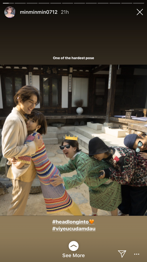 Theo nữ ca sĩ, trào lưu Vì yêu cứ đâm đầu thực hiện rất đơn giản, chỉ cần đứng đúng với dáng đâm đầu rồi chụp hình lại là được. Nếu có người yêu thì cứ "đâm đầu" vào người yêu, nếu không thì đâm vào cột, tường,...hay bất kỳ thứ gì đều được.