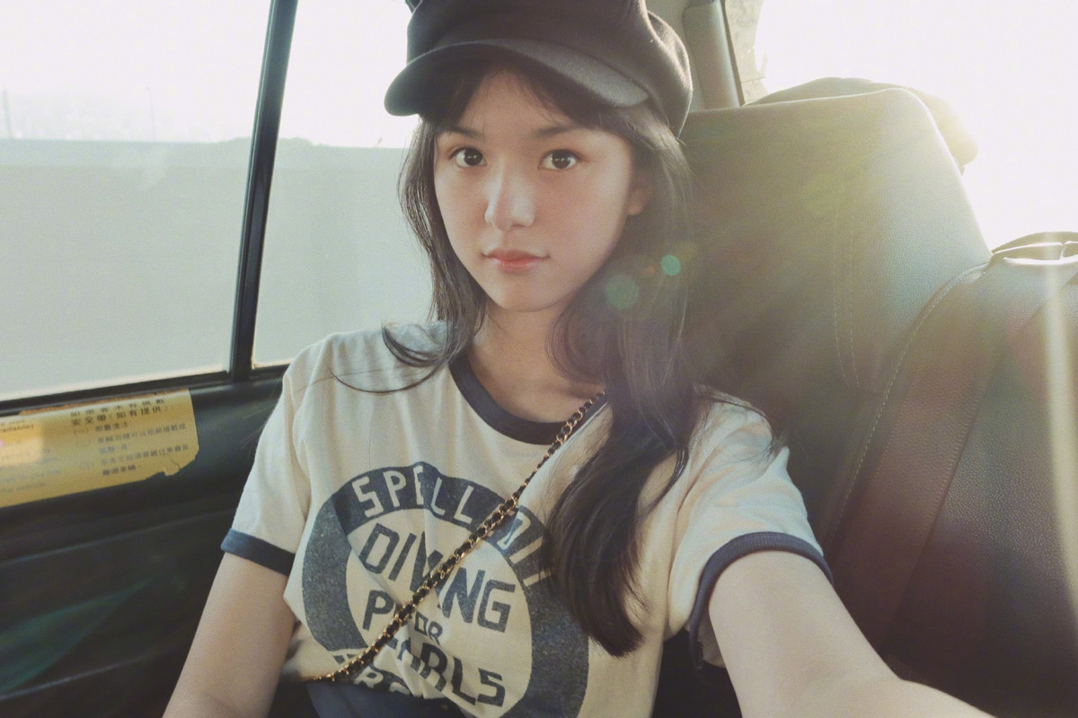 Bẵng đi 1 thời gian, cô bé không còn tham gia nhiều câc hoạt động phim ảnh.