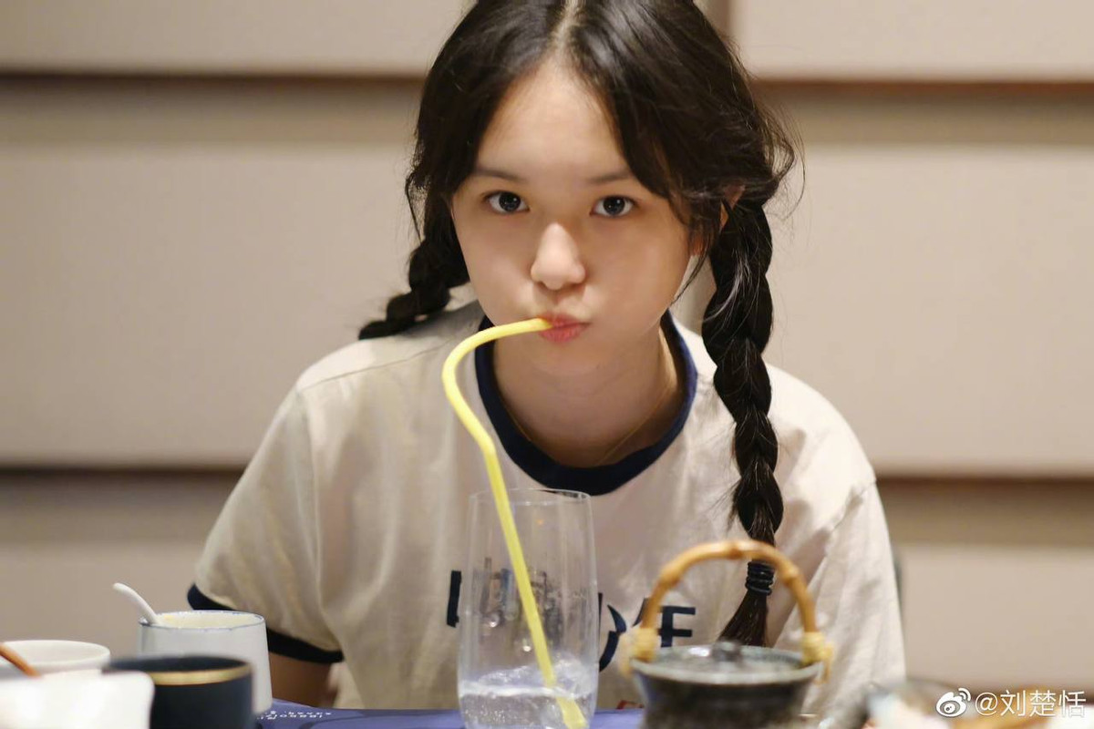 Cô từng được rất nhiều fan "cấm phẫu thuật thẩm mỹ", vì sợ rằng sẽ làm mất đi vẻ đẹp tự nhiên vốn có trời ban.