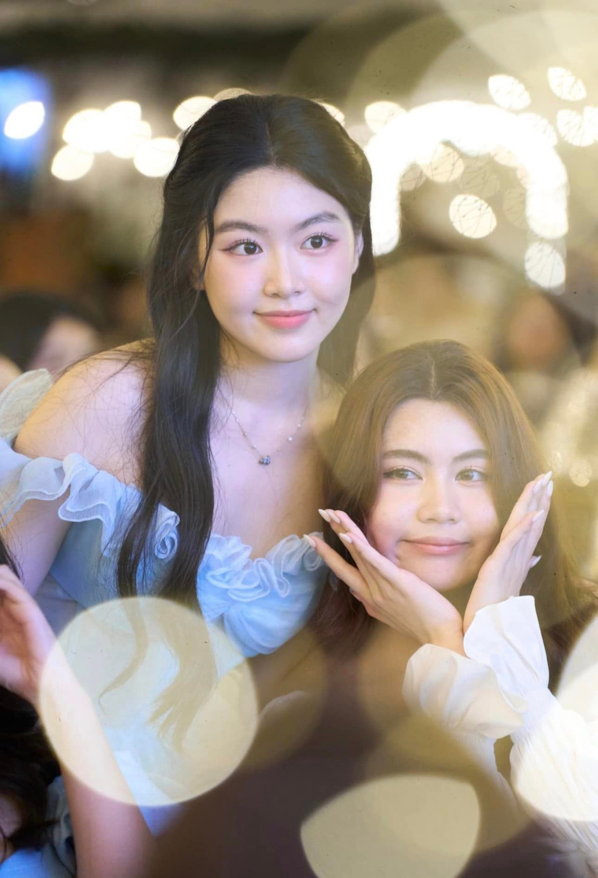 Nhan sắc của 2 chị em được nhiều người nhận xét mỗi người một vẻ.