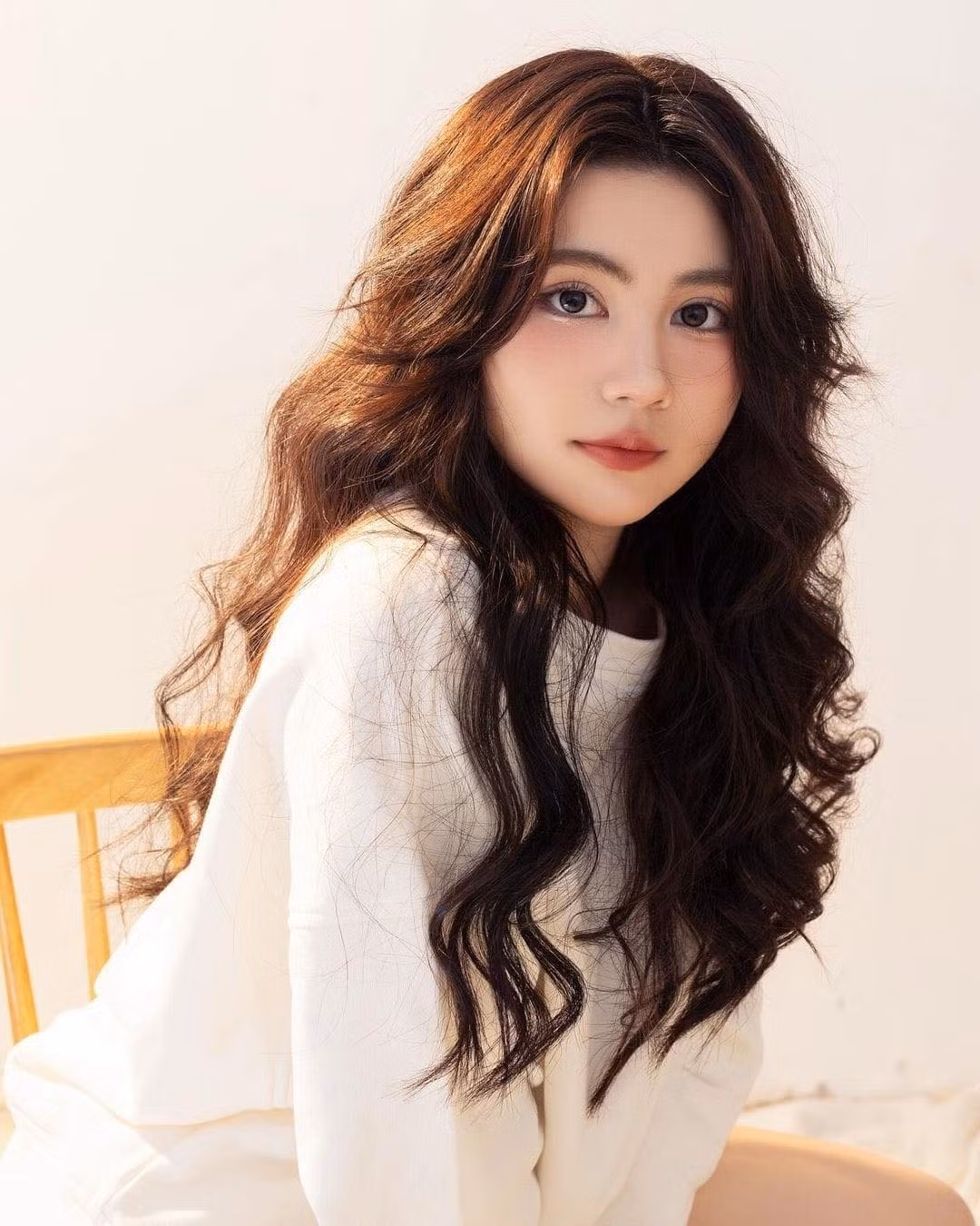 So sánh với hình ảnh của Hạt Dẻ vào sinh nhật một năm trước, netizen nhận xét nhan sắc cô bạn ngày càng trưởng thành, cuốn hút.