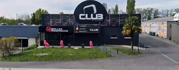 Di Bar quay het minh, co gai de roi con 