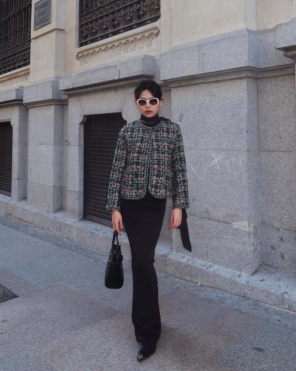 Rich kid Gia Kỳ khiến dư luận xôn xao khi công khai bóc phốt bố ruột của mình lén lút có quan hệ với người phụ nữ khác và bỏ mặc gia đình. Theo lời tiết lộ, bố ruột chỉ đồng ý hỗ trợ 50% tiền học phí cho Gia Kỳ khi đi học ở nước ngoài, số tiền còn lại do cậu tự chi trả.