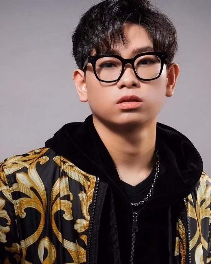 Gia Kỳ từng chi không ít tiền để mua chiếc gương sống ảo đắt đỏ tặng "nữ hoàng nội y".